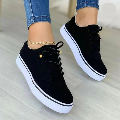 Black low-top vulcanized casual shoes with white sole, perfect for comfortable summer walking. Lace-up design for versatile style.